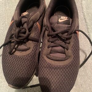 Nike Men's Black and Brown Athletic Shoes